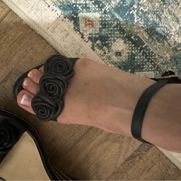 Kate Spade Wedges | 8 1/2 | leather roses - Picture 6 of 8